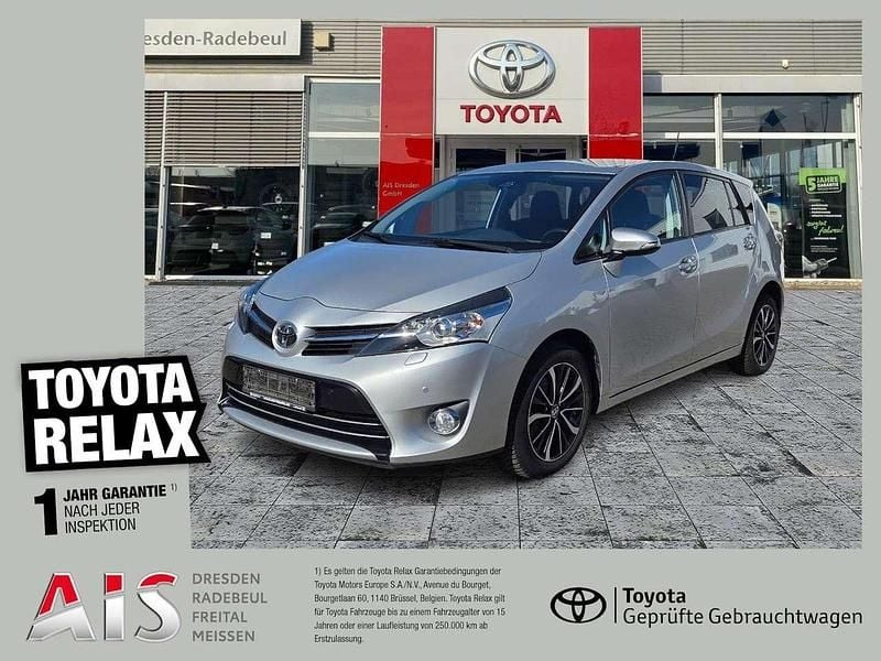 Gebraucht Toyota Verso Executive 147 PS (108 kW) 2017 Silver metallic Van / Kleinbus