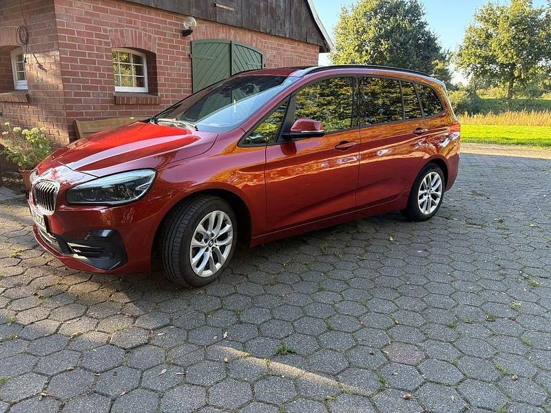 Orange Gebraucht 2018 BMW 220 Gran Tourer Advantage Van / Kleinbus | 17.750 € (Fairer Preis) - Bild 1/4