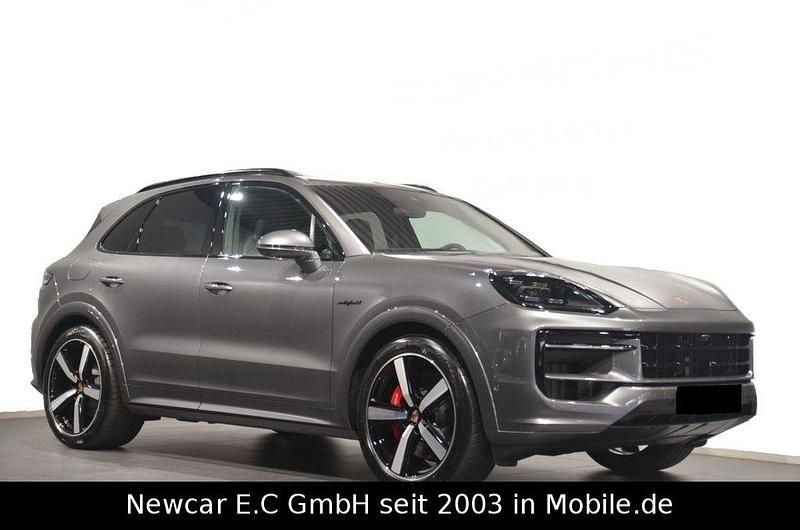 Quarzitgraumetallic (3m) Neu 2025 Porsche Cayenne S E-Hybrid Chrono SUV | 149.690 € (Fairer Preis) - Bild 1/4