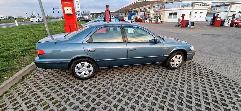 Gebraucht Toyota Camry 110 PS (80 kW) 2001 Blau Limousine