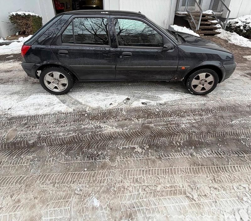 Gebraucht Ford Fiesta 60 PS (44 kW) 2001 Schwarz Kleinwagen