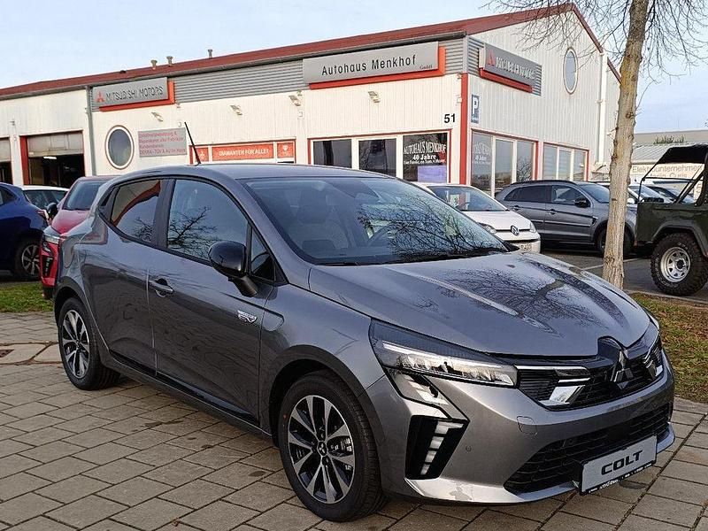Neu Mitsubishi Colt Plus 143 PS (105 kW) 2025 Grau Limousine