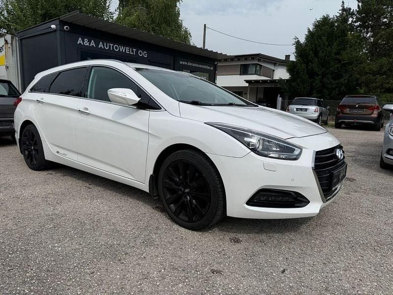 Weiß Gebraucht 2015 Hyundai i40 Premium Kombi | 8.499 € (Superpreis) - Bild 1/4