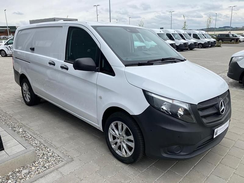Usado Mercedes Vito 163 HP (119 kW) 2020 Branco Van