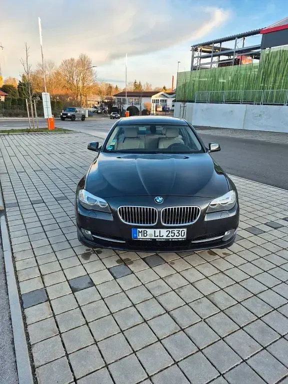 Gebraucht BMW 520 190 PS (139 kW) 2013 Schwarz Limousine