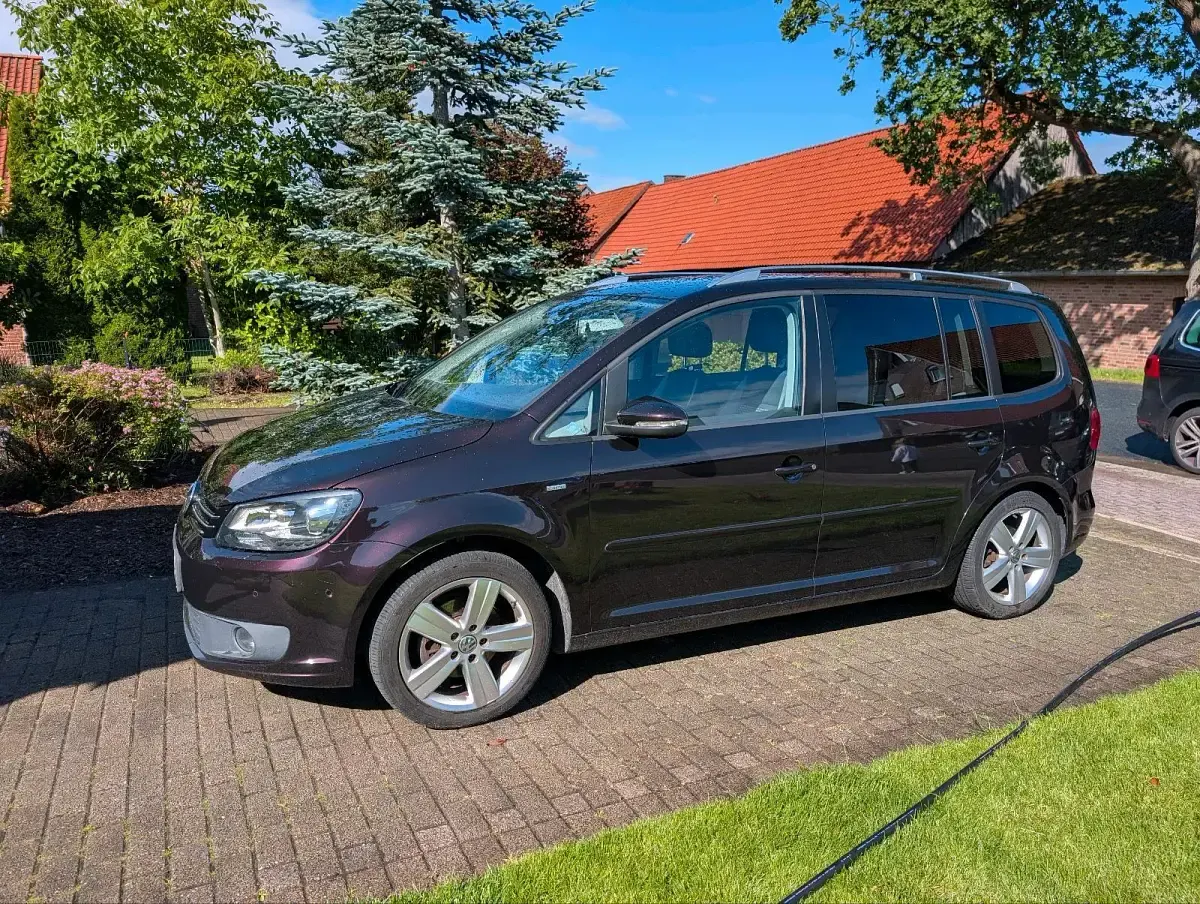 Gebraucht VW Touran Life 105 PS (77 kW) 2013 Violet Van / Kleinbus