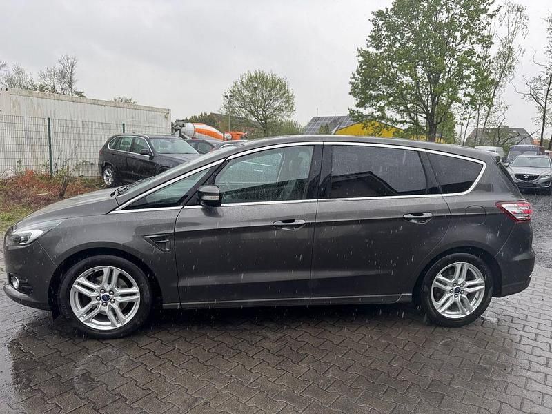 Gebraucht Ford S-MAX Titanium 209 PS (153 kW) 2015 Grau Van / Kleinbus