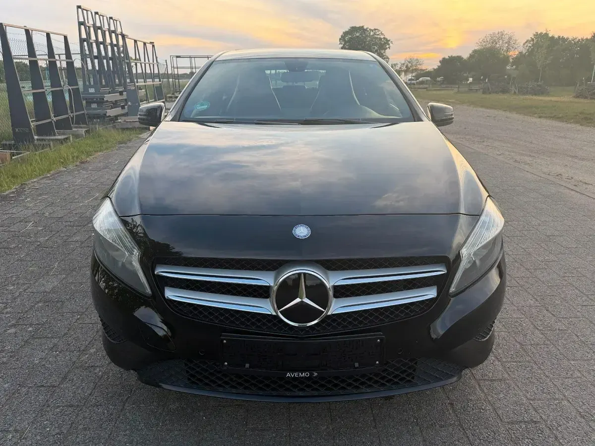 Second-hand Mercedes A180 122 CP (89 kW) 2012 Negru Hatchback