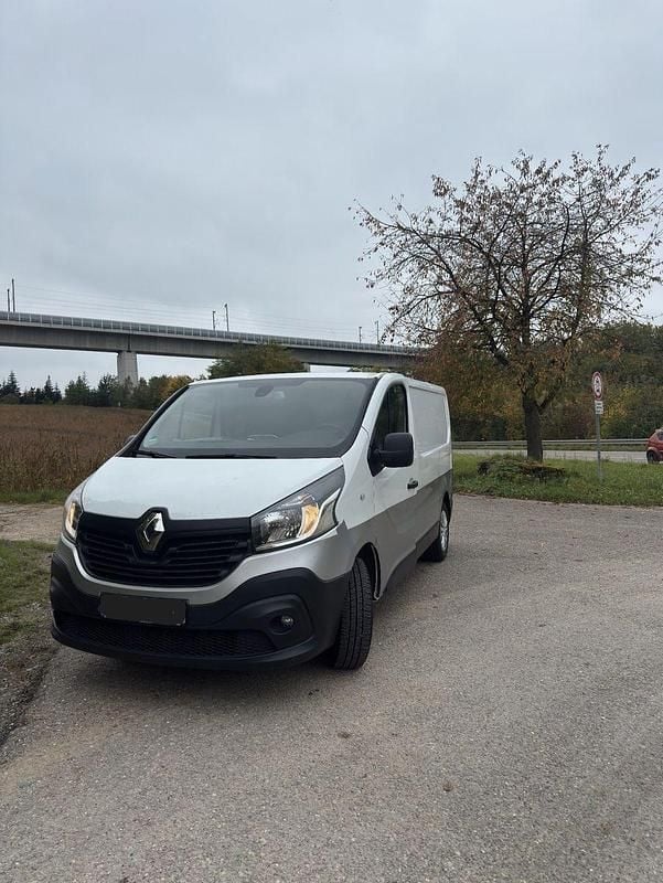 Weiß Gebraucht 2018 Renault Trafic Van | 7.300 € (Guter Preis) - Bild 1/4