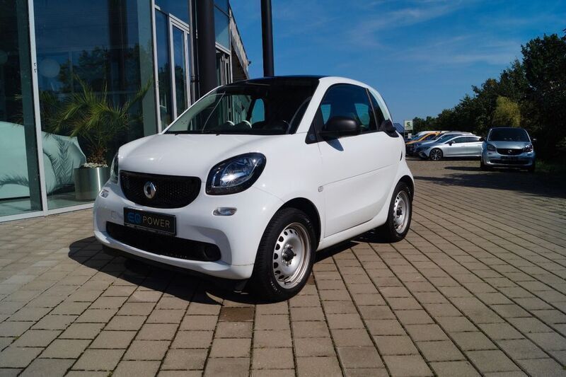 Weiß Gebraucht 2020 Smart ForTwo Electric Drive Coupé | 8.900 € (Guter Preis) - Bild 1/4