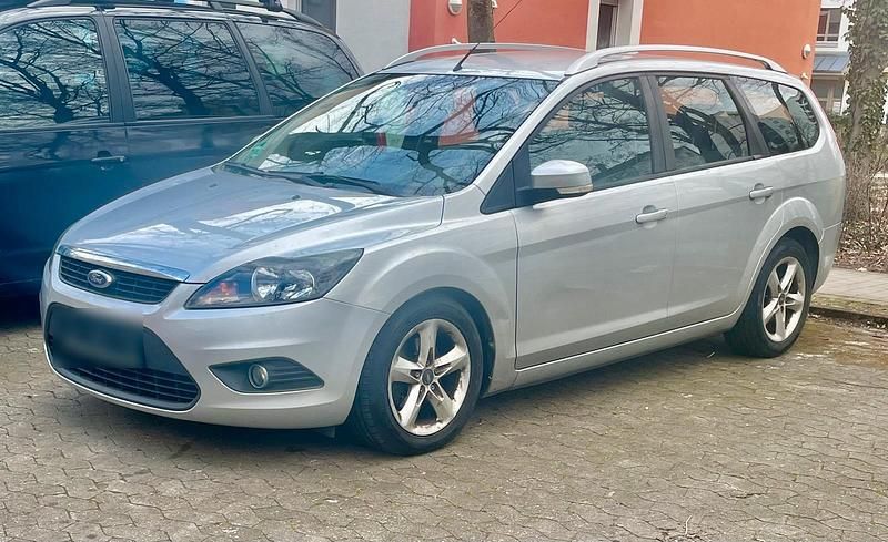Gebraucht Ford Focus 105 PS (77 kW) 2010 Silber Limousine