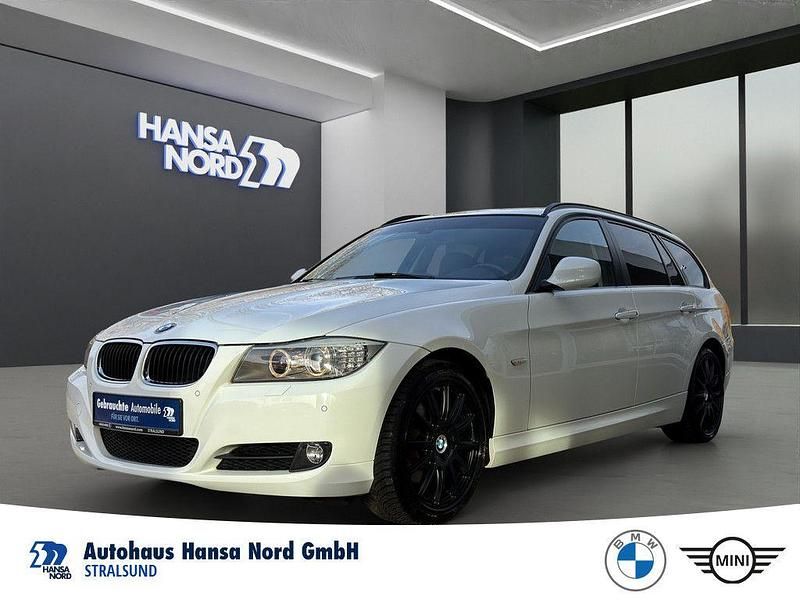 Weiß Gebraucht 2012 BMW 320 Limousine | 11.111 € (Guter Preis) - Bild 1/4