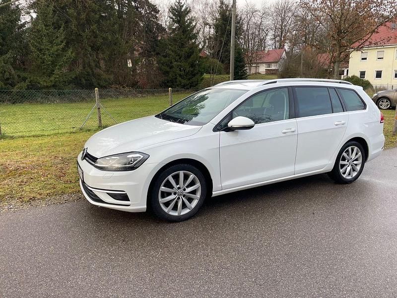Weiß Gebraucht 2018 VW Golf VII Highline Kombi | 16.900 € (Fairer Preis) - Bild 1/4