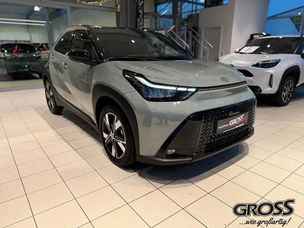 Neu Toyota Aygo X 116 PS (85 kW) 2025 Grau SUV