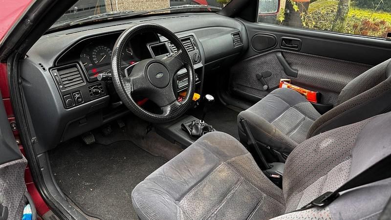 Gebraucht Ford Escort Cabriolet 105 PS (77 kW) 1991 Rot Cabrio