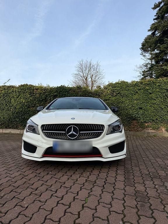 Weiß Gebraucht 2016 Mercedes CLA250 Limousine | 21.500 € (Fairer Preis) - Bild 1/4