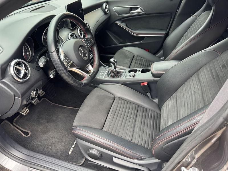 Gebraucht Mercedes CLA200 AMG line 156 PS (114 kW) 2019 Grau Limousine