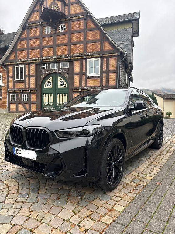 Schwarz Gebraucht 2024 BMW X6 M Sport SUV | 68.990 € - Bild 1/4