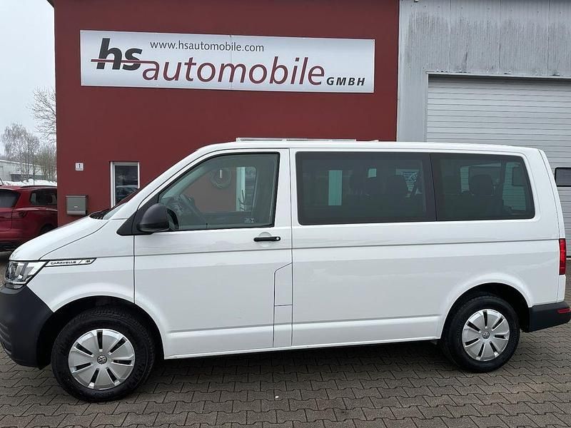 Weiß Gebraucht 2023 VW Caravelle Trendline Van / Kleinbus | 31.999 € (Guter Preis) - Bild 1/4