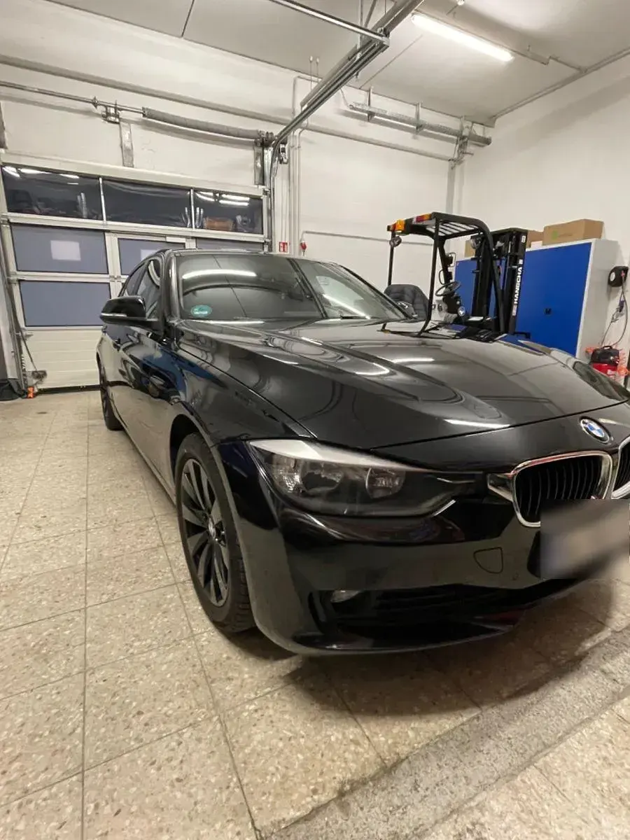 Gebraucht BMW 318 Comfort Edition 143 PS (105 kW) 2012 Schwarz Limousine