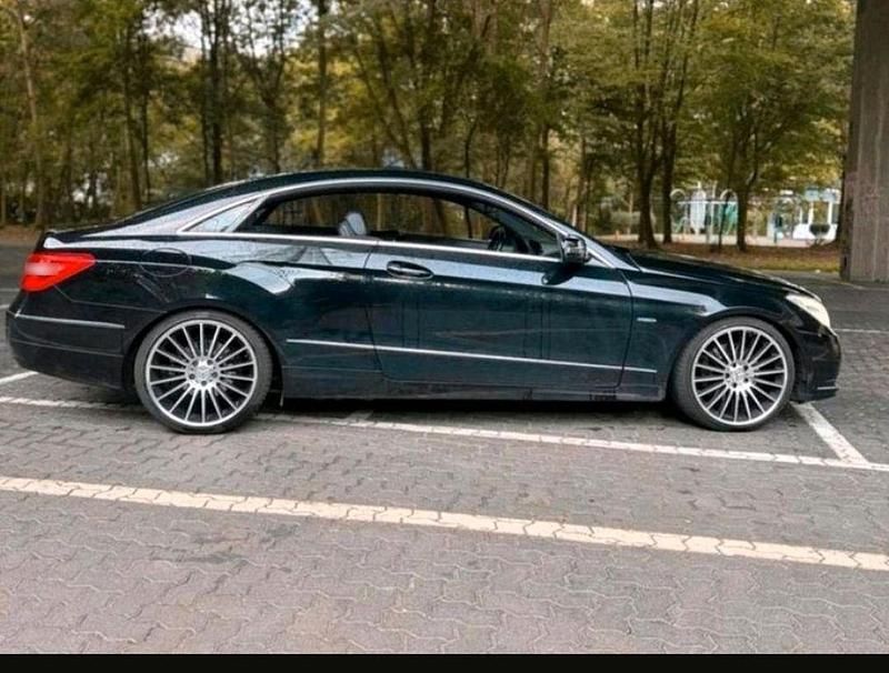 Second-hand Mercedes E250 204 CP (150 kW) 2011 Negru Coupe