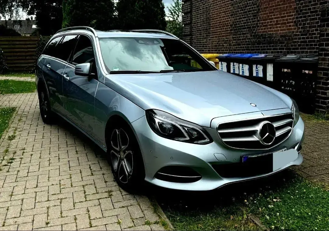 Gebraucht Mercedes E300 231 PS (169 kW) 2013 Blau Kombi