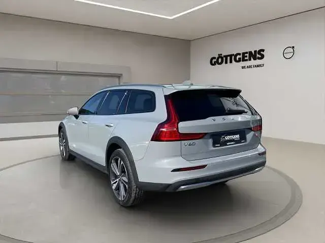Gebraucht Volvo V60 CC 145 PS (106 kW) 2024 Kombi