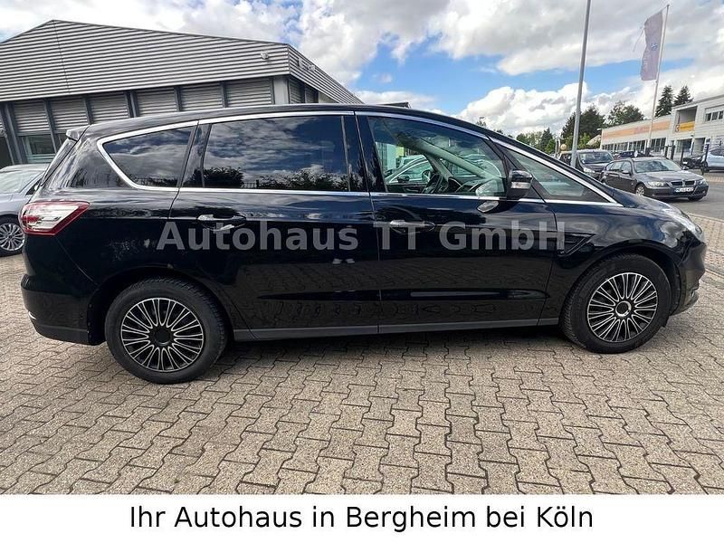 Gebraucht Ford S-MAX Titanium 241 PS (177 kW) 2018 Schwarz Van / Kleinbus