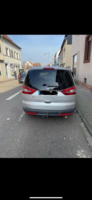 Gebraucht Ford Galaxy 175 PS (128 kW) 2010 Silber Van / Kleinbus