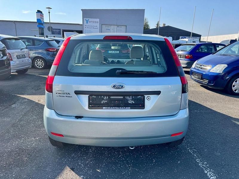 Gebraucht Ford Fiesta Ambiente 80 PS (58 kW) 2004 Grün Kleinwagen