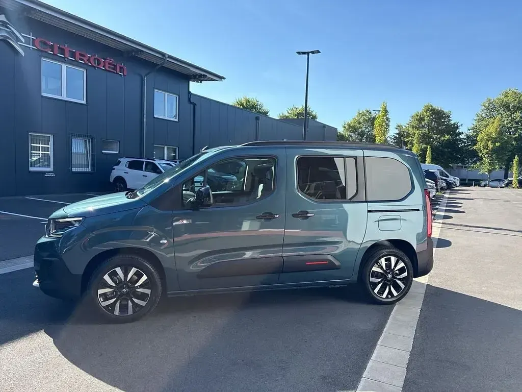 Neu Citroën Berlingo 131 PS (96 kW) 2026 Rot Van / Kleinbus