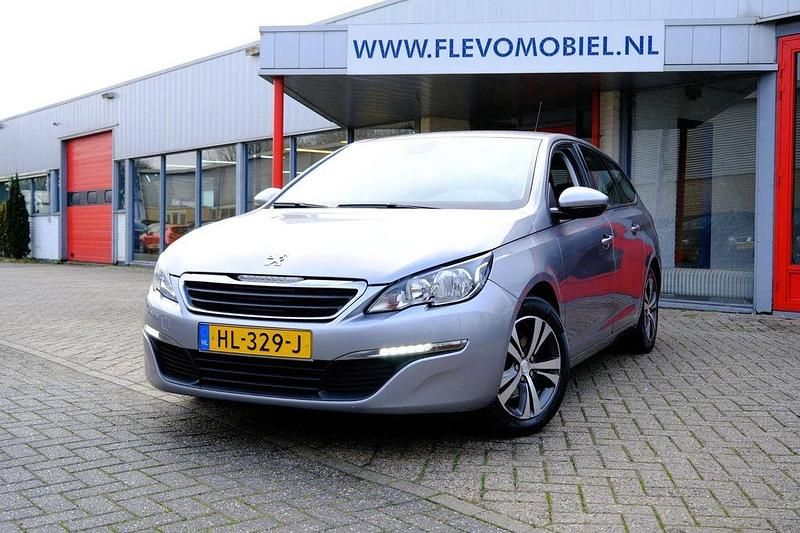 Gebraucht Peugeot 308 SW 120 PS (88 kW) 2015 Grau Kombi
