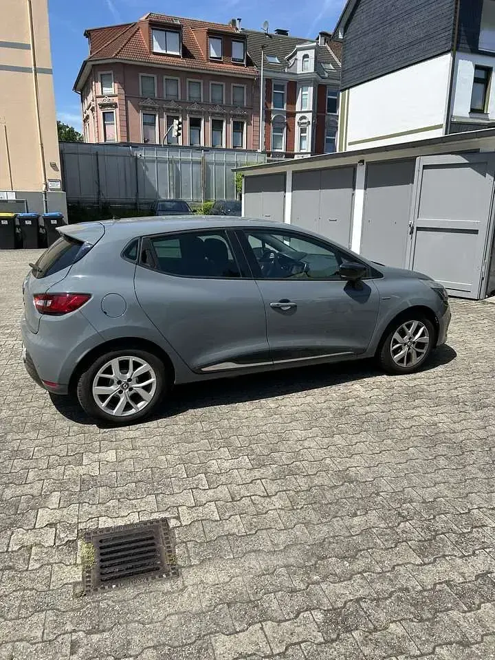 Gebraucht Renault Clio LIMITED 73 PS (53 kW) 2018 Kleinwagen