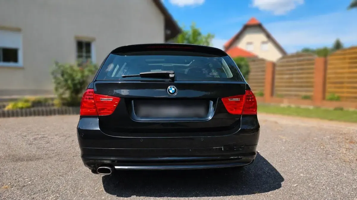 Gebraucht BMW 320 184 PS (135 kW) 2012 Schwarz Kombi