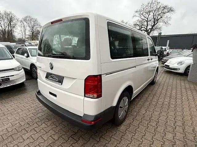 Gebraucht VW Caravelle Trendline 150 PS (110 kW) 2022 Candyweiß Van
