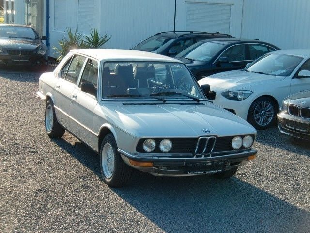 Gebraucht BMW 520 122 PS (89 kW) 1981 Silber Limousine