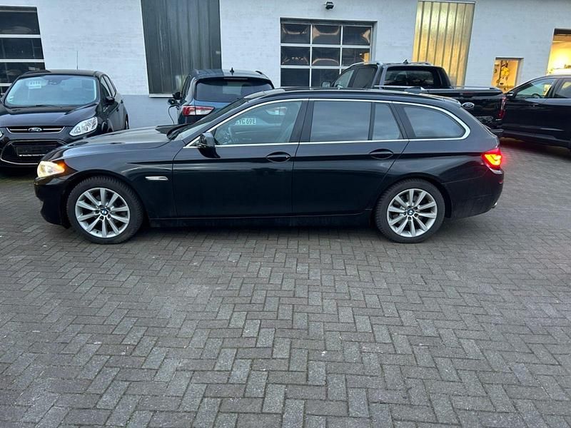 Schwarz Gebraucht 2013 BMW 520 Kombi | 9.700 € (Fairer Preis) - Bild 1/4