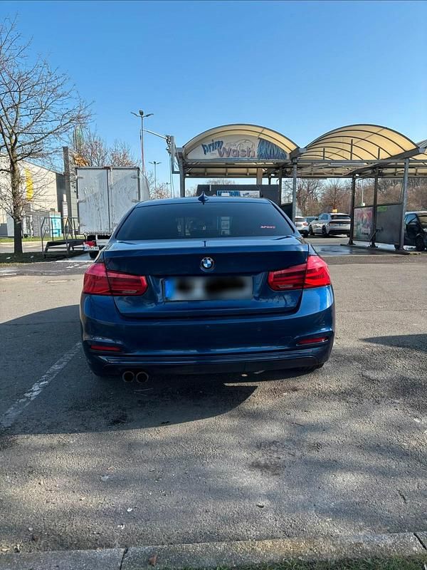 Gebraucht BMW 320 184 PS (135 kW) 2018 Blau Limousine