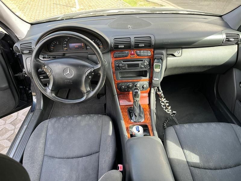 Gebraucht Mercedes C220 143 PS (105 kW) 2001 Blau Limousine