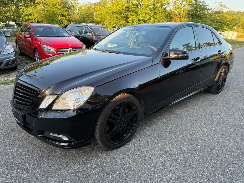 Gebraucht Mercedes E350 AMG line 292 PS (214 kW) 2010 Schwarz Limousine