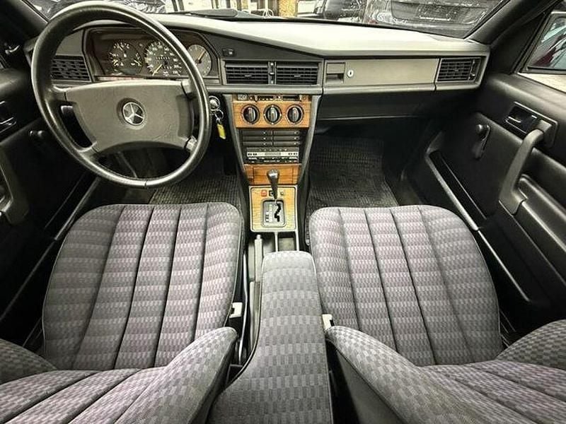 Gebraucht Mercedes 190 109 PS (80 kW) 1991 Rot Limousine