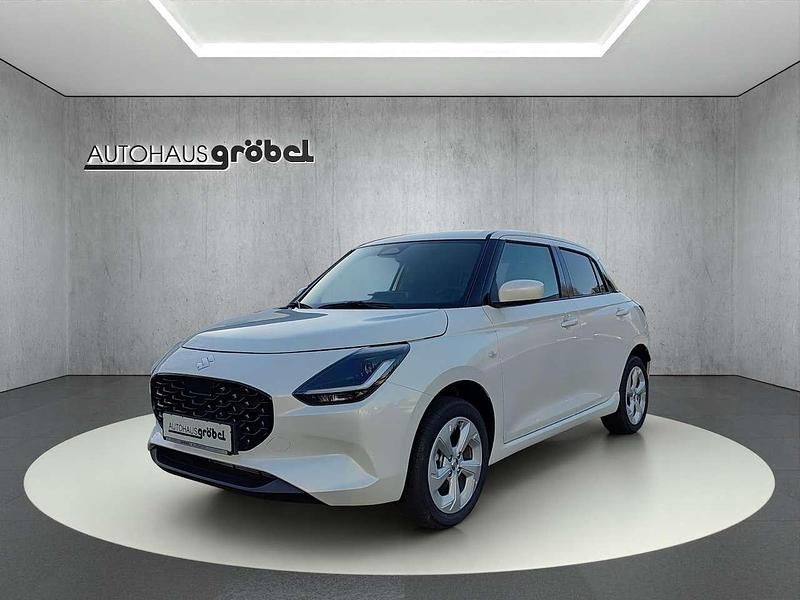 Pure white pearl met. Neu 2026 Suzuki Swift Comfort Kleinwagen | 22.490 € - Bild 1/4
