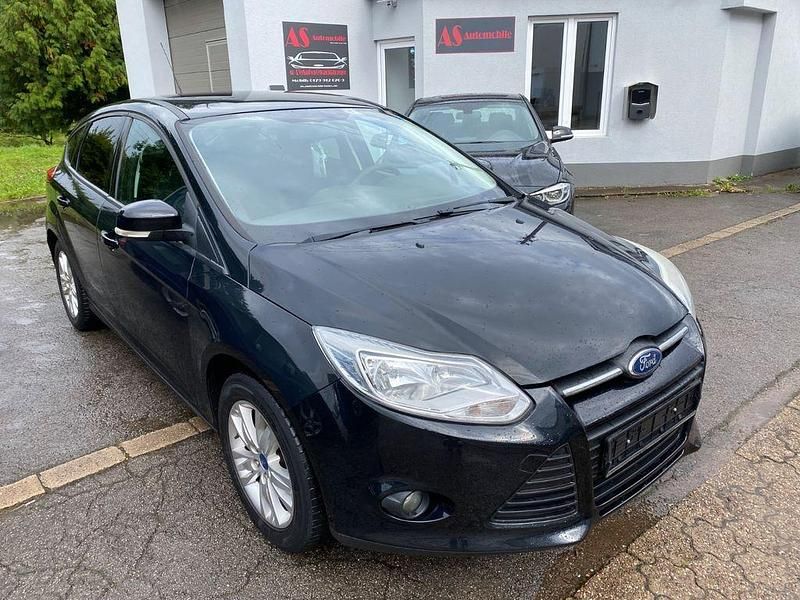 Schwarz Gebraucht 2011 Ford Focus Limousine | 4.990 € (Guter Preis) - Bild 1/4
