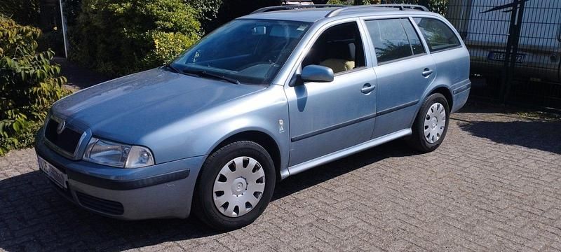 Grau Gebraucht 2004 Skoda Octavia Kombi | 1.600 € (Fairer Preis) - Bild 1/4