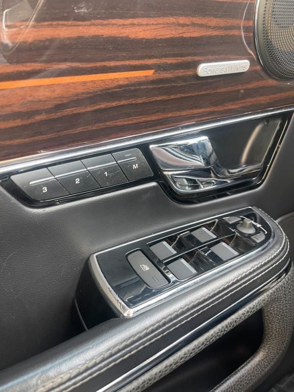 Grau Gebraucht 2012 Jaguar XJ Limousine | 18.000 € (Superpreis) - Bild 1/4