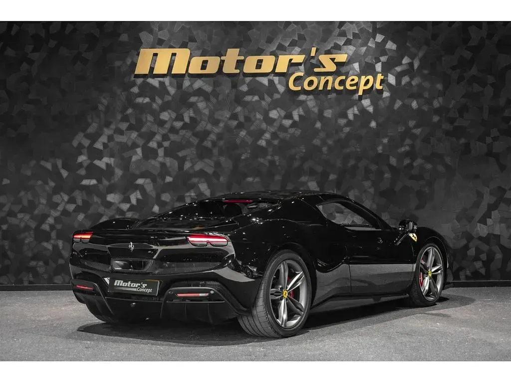 Second-hand Ferrari 296 829 CP (609 kW) 2025 Negru Cabrio
