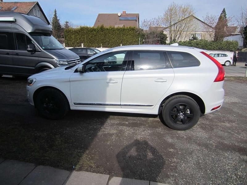 Gebraucht Volvo XC60 Summum 163 PS (119 kW) 2013 Crystal white pearl / metallic SUV