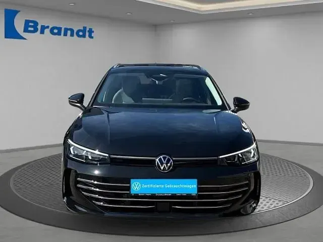 Gebraucht VW Passat Elegance 150 PS (110 kW) 2024 Schwarz Kombi