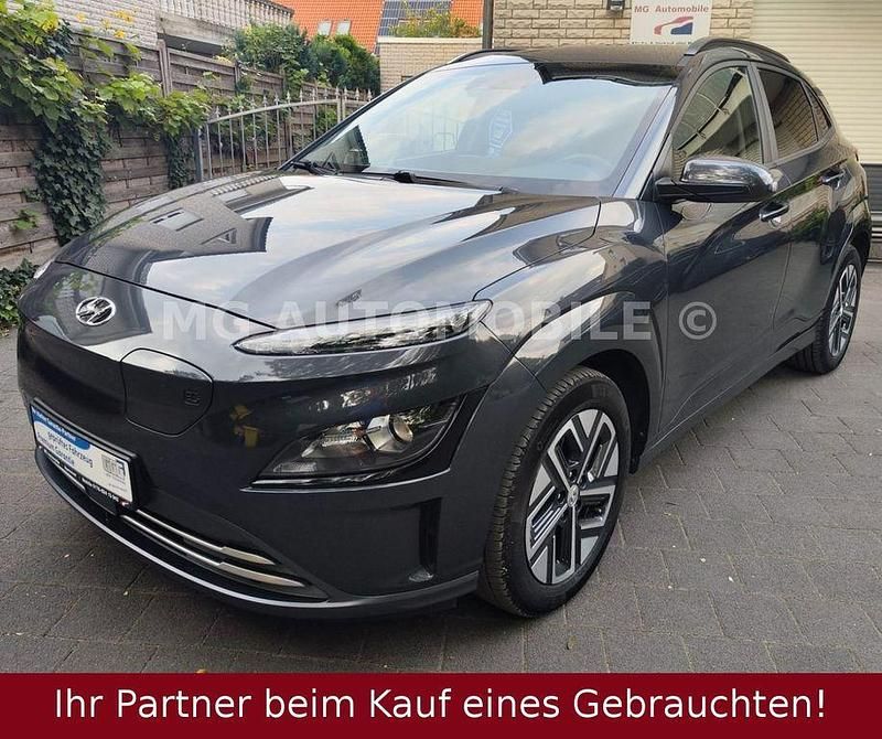Grau Gebraucht 2022 Hyundai Kona Select SUV | 20.498 € (Fairer Preis) - Bild 1/4