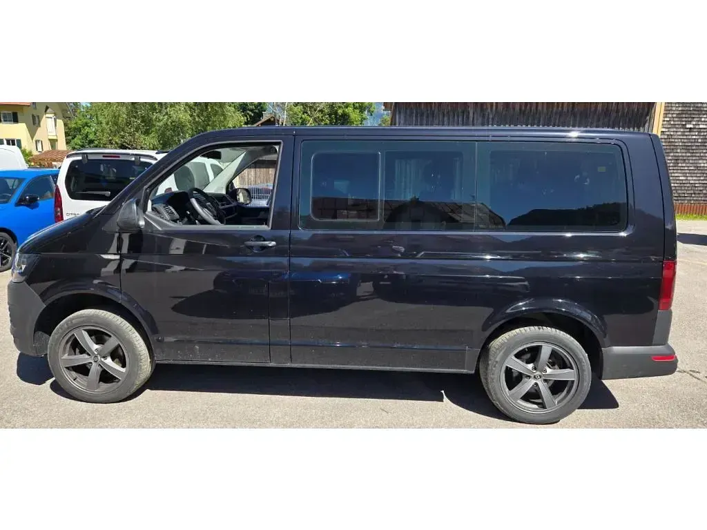 Gebraucht VW T6 150 PS (110 kW) 2017 Deep black perleffekt (metallic) Van